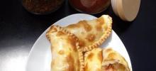 empanada al horno de queso con cebolla