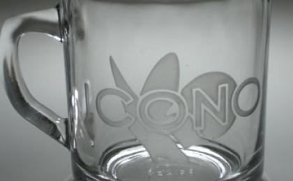 Taza de cristal grabada