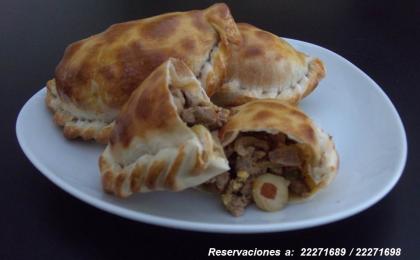 Empanada de carne cortada a cuchillo.