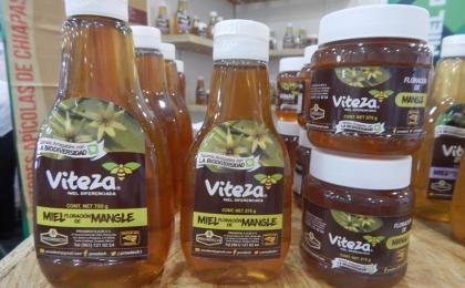 Miel de abeja 100% natural diferenciada de floración de Mangle, costa Chiapas